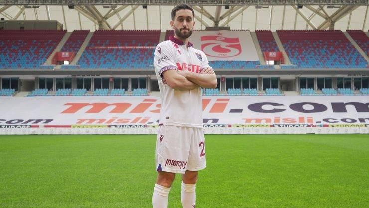 <p>Süper Lig'de sezonu 7. sırada tamamlayan Antalyaspor yeni sezonun transfer çalışmalarına başladı.<br />
<br />
Haber 61'in haberine göre, Nuri Şahin, Trabzonsporlu Yunus Mallı'yı gündemine aldı.<br />
<br />
30 yaşındaki orta saha oyuncusuyla Antalyaspor'un yanı sıra Giresunspor ve Adana Demirspor başta olmak üzere bir çok takımın ilgilendiği ifade ediliyor.<br />
<br />
A Milli Takım forması da 25 kez giyen ve 1 gol, 1 asistlik performans sergileyen Yunus Mallı, bu sezon Trabzonspor'da sadece 10 maçta 234 dakika oynama şansı bulabildi.<br />
<br />
Tecrübeli futbolcunun güncel piyasa değeri 600 bin Euro.</p>
