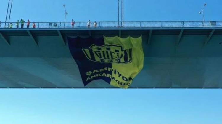 <p>Devam eden süreçte MKE Ankaragücü'nün bayrağı da 15 Temmuz Şehitler Köprüsü'ne asıldı.</p>
