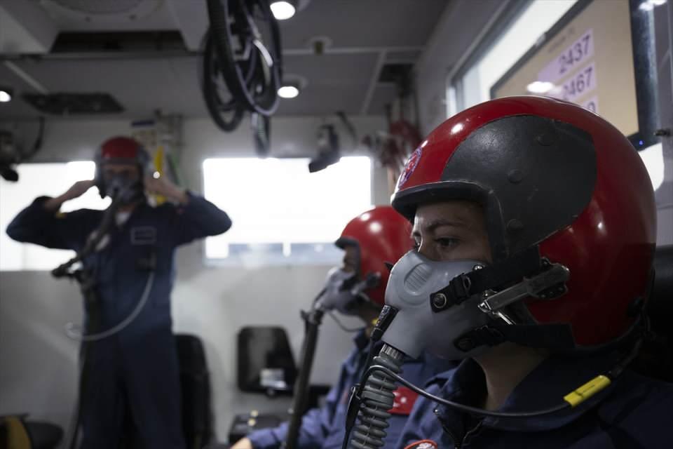 <p>Türk Silahlı Kuvvetleri envanterindeki uçakları yüksek güvenlik ve kabiliyette kullanması hedeflenen pilotlara, insan vücudunun sınırlarını zorlayan cihazlarda birbirinden güç testler uygulanıyor.</p>

<p> </p>
