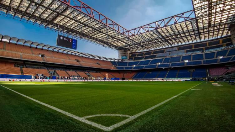 <p>İtalya'nın Milano kentindeki spor kompleksinin kapasitesi 80 bin 18 kişi.</p>