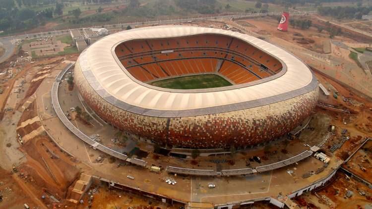 <p>Güney Afrika'nın Johannesburg kentindeki mekanda, <strong>94 bin 376</strong> kişi ağırlanabiliyor.</p>