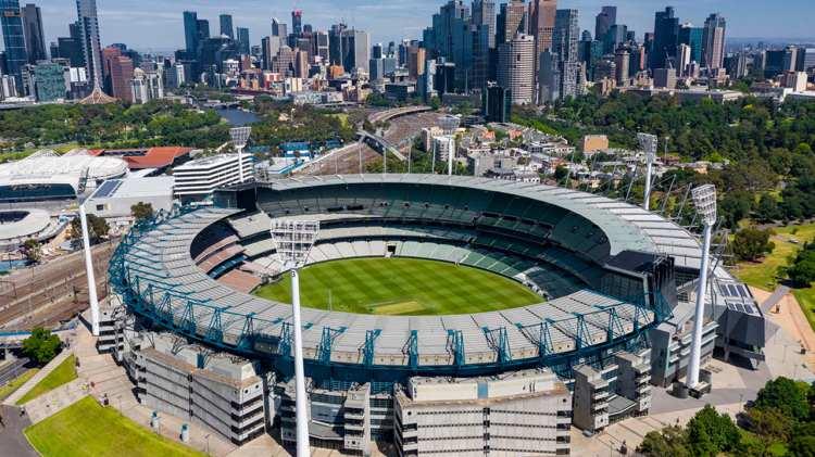<p>Avustralya'nın Melbourne Kriket Stadyumu, 100 bin 24 kişilik kapasitesiyle dünyanın en büyük 2'nci spor tesisi konumunda.</p>