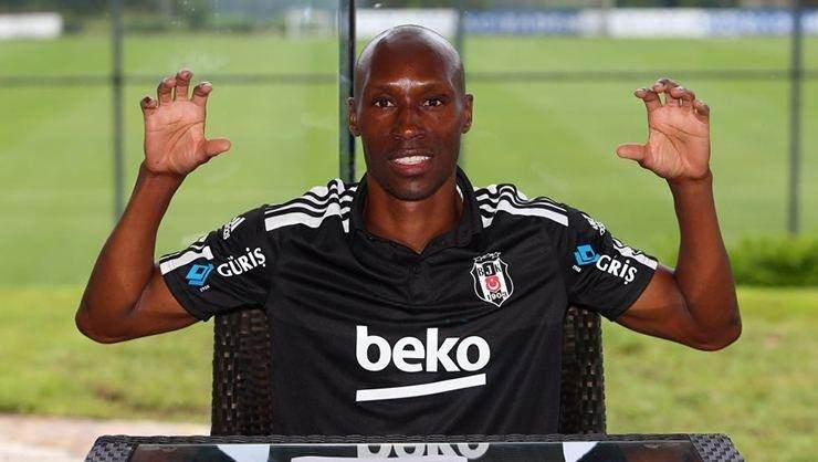 <p>Beşiktaş'ta kaptan Atiba haber bekliyor!</p>

<p>2013 yılından beri Beşiktaş forması giyen ve kulübün efsane isimlerinden biri olmayı başaran Atiba Hutchinson'ın sözleşmesi 30 Haziran'da sona erecek. Teknik direktör Valerien Ismael'in, Atiba konusunda nasıl bir karar vereceği merak konusu...</p>
