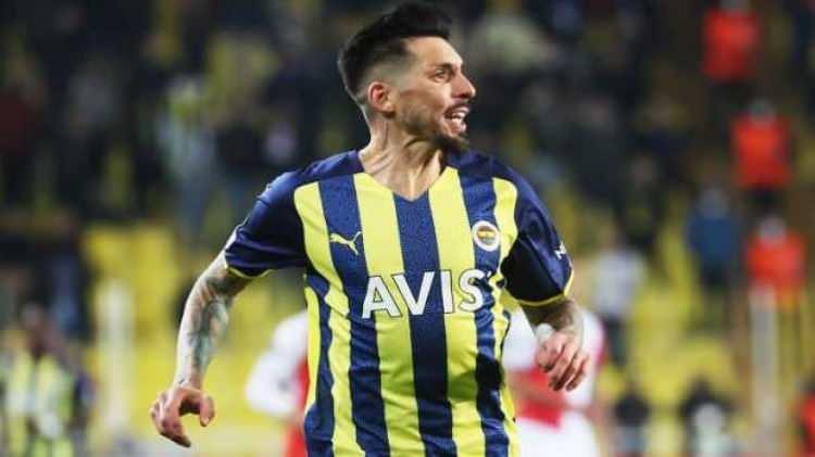 <p>Jose Sosa, Ankaragücü ile el sıkıştı!</p>

<p>Fenerbahçe’de sözleşmesi sona eren Jose Sosa’ya yeniden Süper Lig’e dönen ve iddialı bir kadro kurmaya hazırlanan Ankaragücü ile anlaştı.</p>
