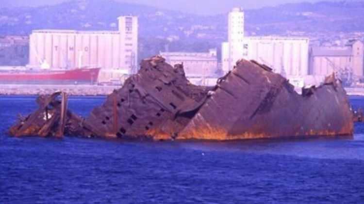 <p>1966&rsquo;daki Rus tankerlerinin kazasından 13 yıl sonra Romanya flamalı Independenta ile Yunan Evriyali Boğaz&rsquo;da &ccedil;arpıştı. 21 Nisan 1979&rsquo;daki kaza, Boğaz&rsquo;da meydana gelen en b&uuml;y&uuml;k gemi kazası olarak tanımlanıyor.&nbsp;</p>
