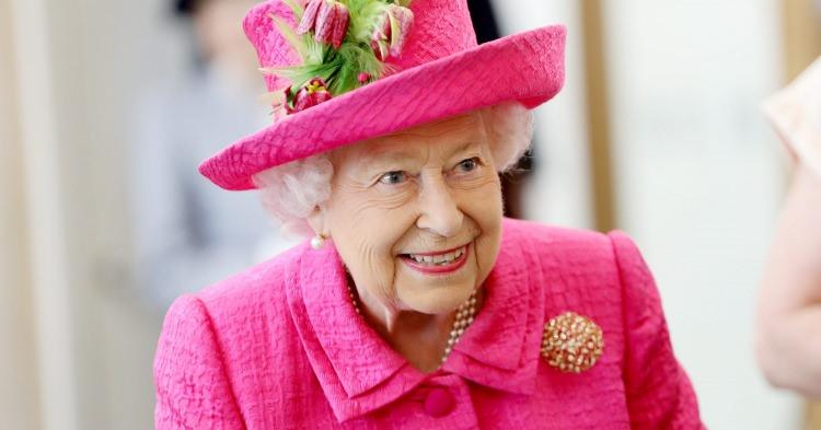 <p><span style="color:#000000"><strong>Dünyanın en uzun süre tahtta kalan monark unvanını taşıyan Kraliçe'nin 70'inci yıldönümü için yapılacak Platin Jubile kutlama programı çerçevesinde, İngiltere başta olmak üzerine dünyanın pek çok köşesinde çeşitli kutlamalar düzenleniyor. </strong></span></p>
