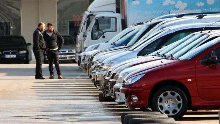 <p><strong>DOĞRU FİYAT</strong></p>
<p>İkinci el piyasasında en doğru fiyatı yakalamaya çalışın. Aynı model ve donanımdaki araç arasında ciddi farklar olabiliyor. Bunu da etkileyen araçtaki hasar ve yüksek kilometre olabiliyor. Bazen satıcının aciliyeti nedeniyle daha düşük fiyata satış mümkün. Alacağınız aracın piyasasını internet sitelerinden ve galerilerden araştırın, ne pahalıya ne ucuza alın.</p>