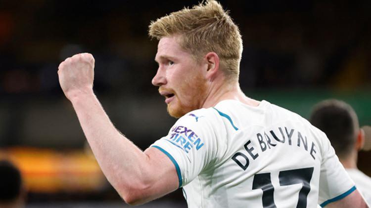 <p>Manchester City'nin 30 yaşındaki Belçikalı futbolcusu Kevin de Bruyne, listenin 8'inci sırasında.</p>