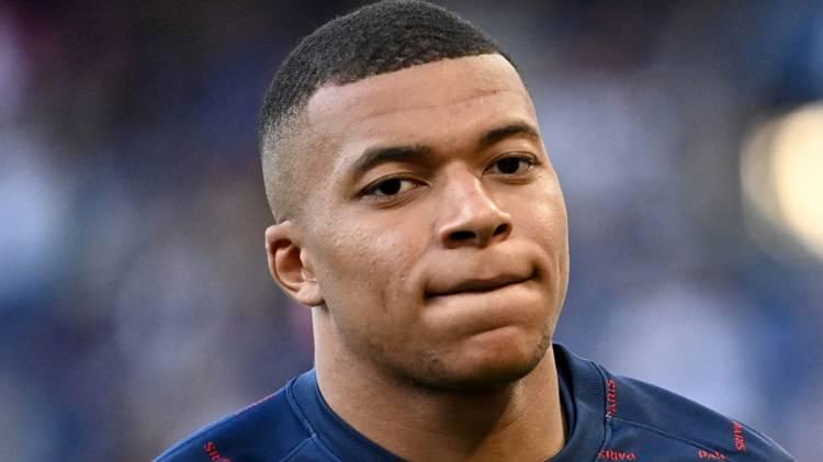 <p>Listenin ilk sırasında, Fransa ve Avrupa futbolunun gözde ismi Kylian Mbappe var. </p>
