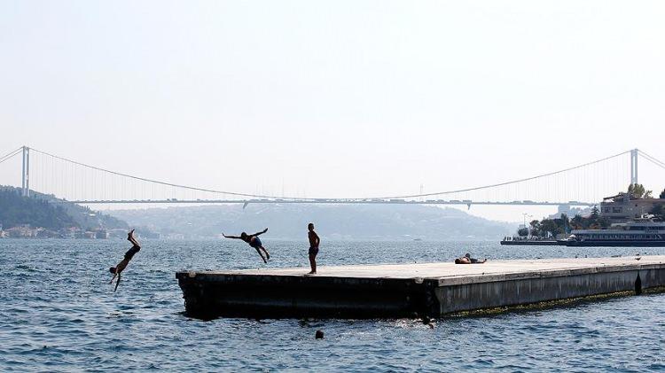 <p>Günün en yüksek hava sıcaklıklarının, İstanbul’da 28-31, Edirne’de 32-35, Kırklareli’de 31-34, Tekirdağ’da 26-28, Sakarya’da 29-32, Kocaeli’de 29-30, Yalova’da 26-28 dereceler civarında seyredeceği tahmin ediliyor.</p>
<p> </p>
