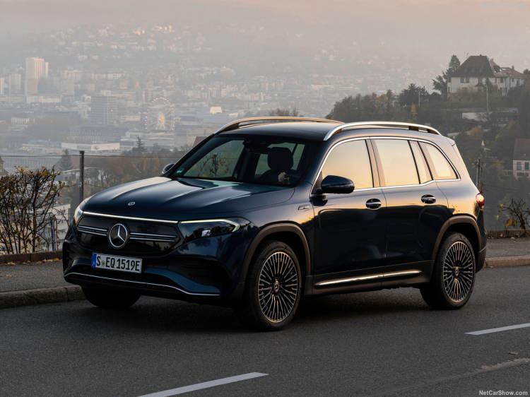 <p>İkisi de 292 HP’lik tamamen elektrikli motorları barındıran modellerden EQA 350 4MATIC 1.533.000 TL’den başlayan fiyatlara sahip.<br />
<br />
 </p>
