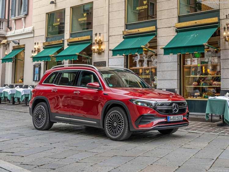 <p>Yeni EQB, Türkiye’de, tamamen elektrikli kompakt SUV’ler arasında 7 koltuk seçeneğini sunabilen tek otomobil unvanını elde ediyor.</p>