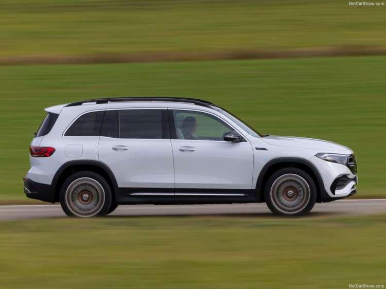 <p>Tamamen elektrikli otomobillere olan yatırımlarını artırarak sürdüren Mercedes-Benz, Mercedes-EQ alt markasındaki EQA ve EQB modellerini Türkiye pazarında sunmasıyla, bu alandaki 2022 yeniliklerini tamamlıyor</p>