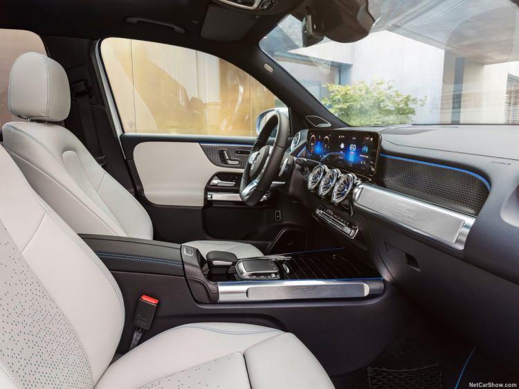 <p>Elektrikli SUV'da 100 kW'a kadar hızlı şarj desteği mevcut ve bu sayede 32 dakikada tam dolum imkanı mevcut.</p>