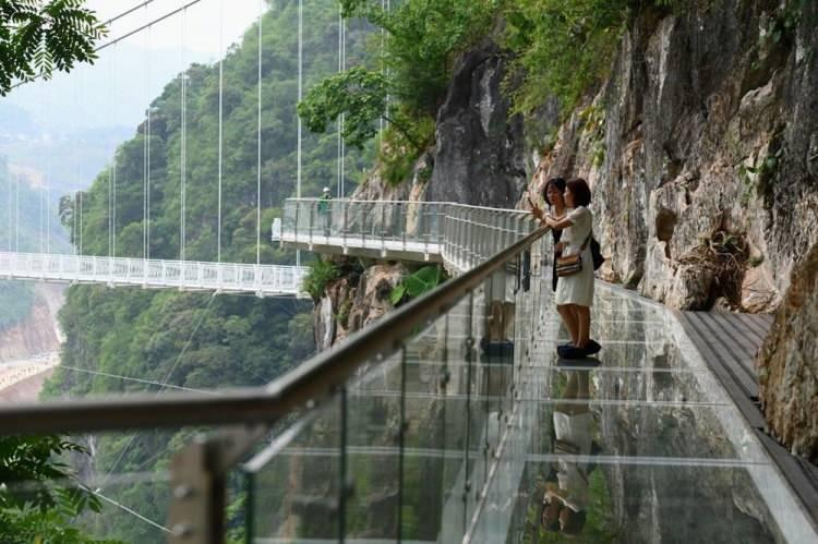 <p>Fotoğraflar Vietnam'daki "Beyaz Ejder" adlı dünyanın en uzun cam köprüsünden.</p>

<p> </p>
