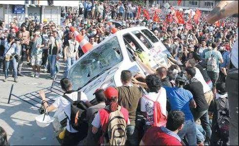 <p>Sadece Borsa İstanbul'da işlem gören şirketlerin toplam piyasa değeri bile Gezi olayları ile başlayan ve 3 ay etkisini sürdüren dönemde 164 milyar lira gerilemişti.</p>
