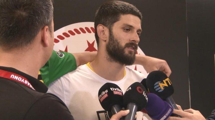 <p><strong>İbrahim Yılmaz: Şampiyon olacağımızdan emindik</strong><br />
<br />
Maçta iki gol kaydeden ve şampiyonlukta takımına büyük katkı veren İbrahim Yılmaz, “Gerçekten son bir aydır bu anı hep düşünüyordum. Bugün de gerçekten 2 gol atmak bana kısmet oldu. Çok mutluyum. Hiçbir zaman unutamayacağım bir andı. Takım arkadaşlarımı tebrik ediyorum. Buraya gelene kadar çok emek verdik, çok zorlandık ama yılmadık. Şampiyon olacağımızdan çok emindik. Bütün takım olarak inanmıştık. Bu zamana kadar bizi geliştiren eski hocalarımıza, başkanımıza, hocamıza ve herkese çok teşekkür ediyorum” sözlerini kullandı.</p>

