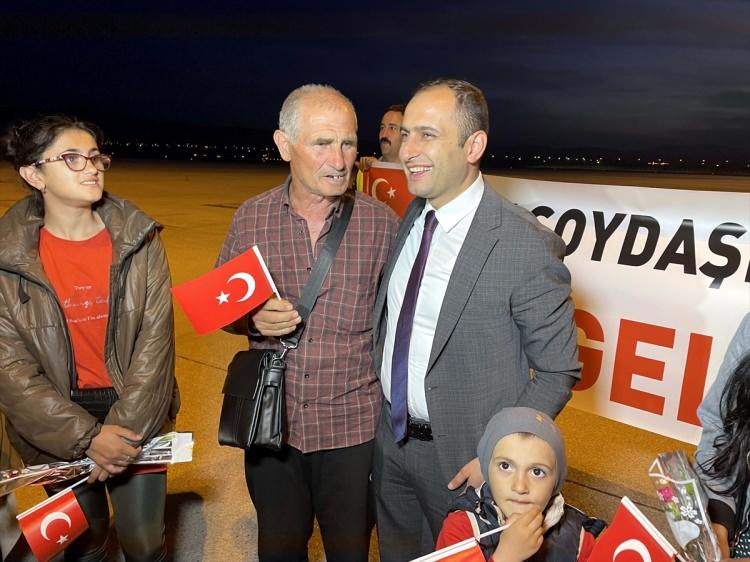 <p>Ahıska Türklerinden Gülistan Nidaiva, AA muhabirine, Ukrayna'da yaşanan savaştan dolayı her gün üzerlerinde bombaların atıldığını söyledi.</p>