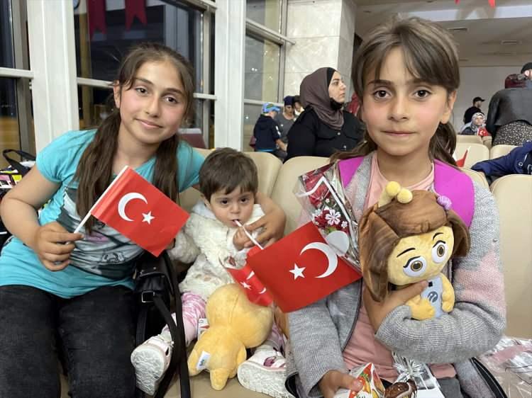 <p>Ana vatana dönmelerini sağlayan devlet yetkililerine teşekkür eden Nidaiva, şunları kaydetti:</p>