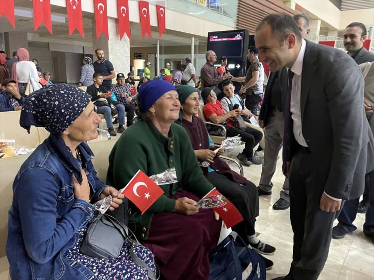 <p>Başta Cumhurbaşkanı Recep Tayyip Erdoğan olmak üzere herkese teşekkür ederim. Allah bize bir daha öyle acı günler göstermesin."</p>