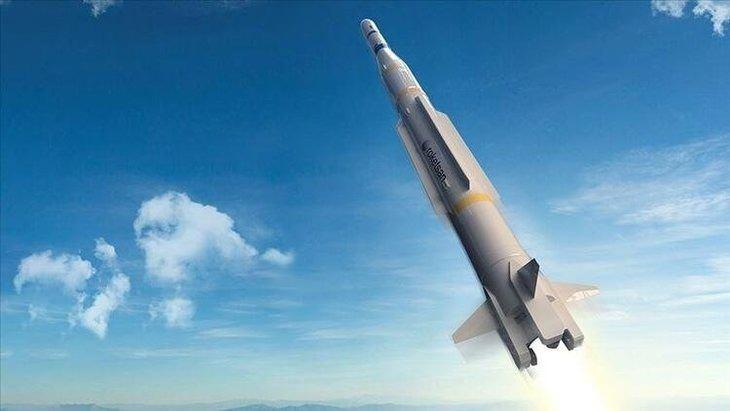 <p>Ukrayna savaşında gördüğümüz gibi; Rusya, Ukrayna şehirlerine İskender füzesi atıyor. İskender füzesi gibi balistik füzeleri engelleyecek kabiliyeti 2026 ila 2030’larda kazanacağız.<br />
<br />
<strong>Kaynak: Türkiye Gazetesi</strong></p>