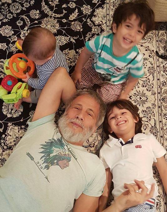 <p><strong>Torunlarıyla olmaktan mutlu olan Yusuf İslam, torunlarınla beraber yaşlanmanın kendisine verdiği huzuru vurguladı. </strong></p>
