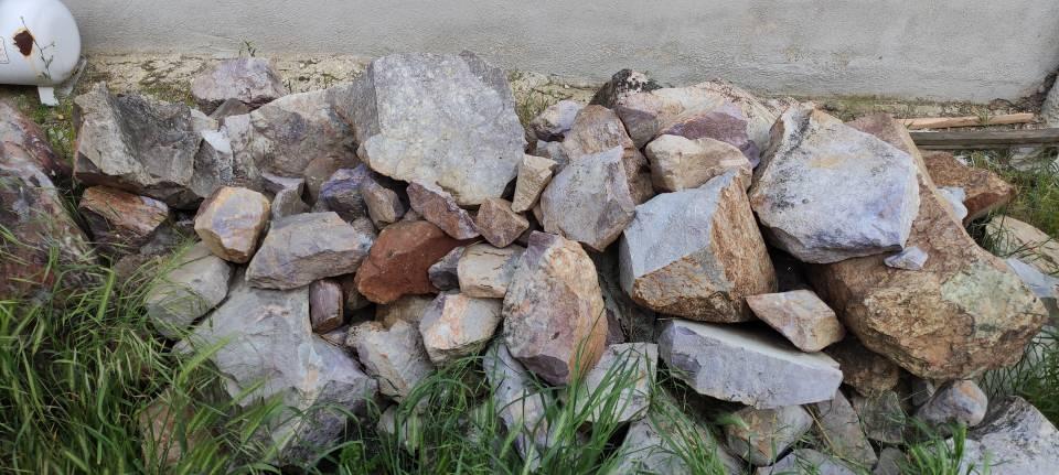 <p>Tarlamda servet vardı, ben hiç para kazanamadım. Tarlamdan 7 kamyon taş çalınmıştır. Bu taş Japonların uğur taşı olarak biliniyormuş, taşlardan en son ben 1 ton kadar topladım. </p>