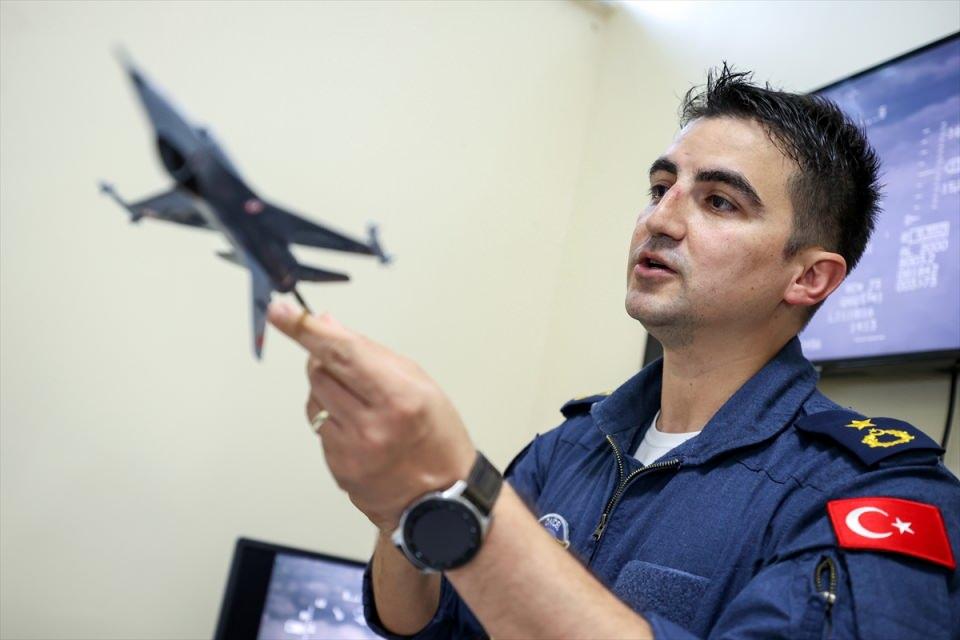 <p>Daha sonra her kursiyer pilota bir öğretmen pilot eşliğinde eğitimlerini devam ettiriyoruz. </p>