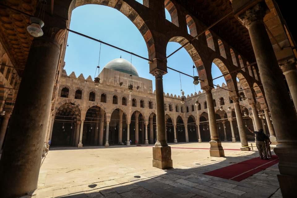 <p>Kaledeki bir diğer eser ise Osmanlı'nın Mısır'da inşa ettiği ilk cami olarak bilinen Süleyman Paşa el-Hadim Camisi. Dönemin Mısır Valisi Süleyman Paşa el-Hadim tarafından inşa ettirilen cami 1528-1529 yıllarında İslam kültür ve medeniyetine kazandırılıyor.</p>
<p> </p>