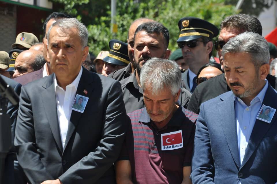 <p>Türk Silahlı Kuvvetleri'nin Pençe-Kilit Operasyonu kapsamında Kuzey Irak'ın Hore Tepe bölgesinde yürüttüğü operasyonda, PKK’lı teröristlerce yola döşenen EYP'nin infilak etmesi sonucu ağır yaralanan Sözleşmeli Er Fuat Özer, kaldırıldığı hastanede yapılan tüm müdahalelere rağmen şehit oldu. </p>