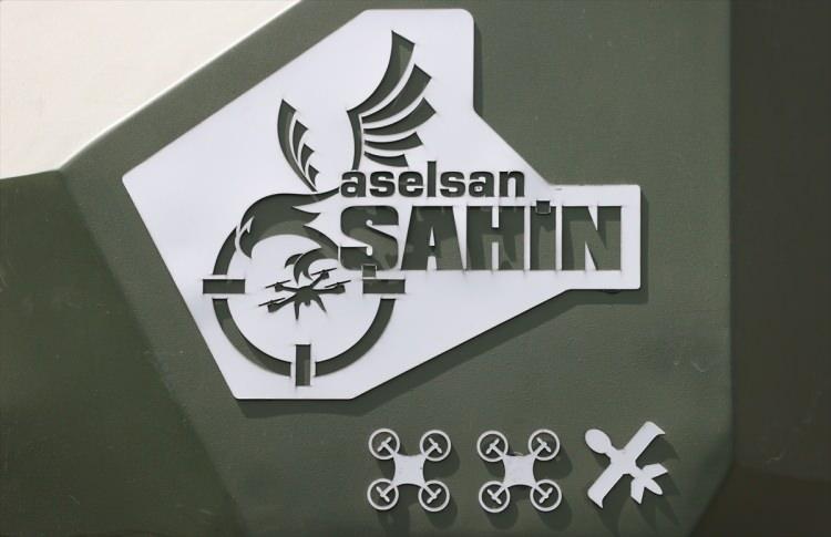 <p>Benzer uygulamanın örnekleri düşman uçağını düşüren avcı uçaklarına, o ülkenin bayrağının işlenmesi şeklinde gerçekleştiriliyor.</p>
<p> </p>