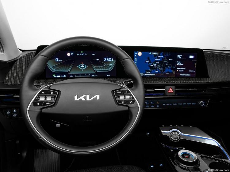 <p>KIA EV6, ayrıca Hyundai Ioniq 5'te olduğu gibi "power export" özelliğine sahip</p>
