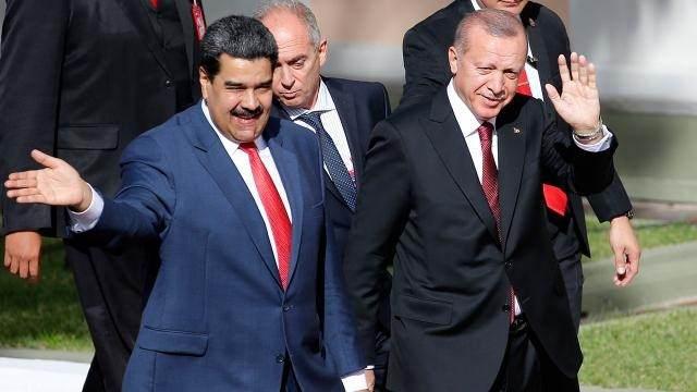 <p><span style="color:#000000"><strong>Cumhurbaşkanı Recep Tayyip Erdoğan, 4 yılın ardından Baştepe'de Venezuela Devlet Başkanı Nicolas Maduro'yla bir araya geldi.</strong></span></p>

