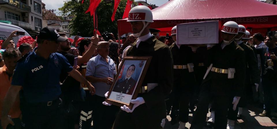 <p>Şehit Uzman Çavuş Demir, son yolculuğuna uğurlandı</p>

<p> </p>
