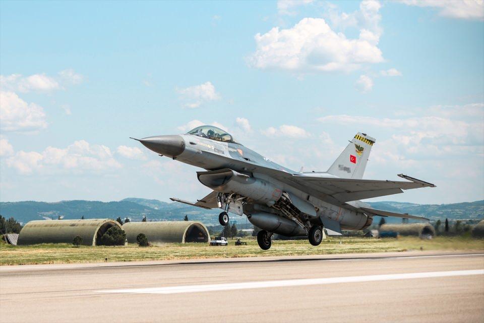 <p> Hava Kuvvetlerinin en tecrübeli öğretmen pilotları 193. Öncel Filo Komutanlığında görev yapıyor ve biz dünyanın en iyi savaş pilotlarını burada yetiştirdiğimizi iddia ediyoruz."</p>