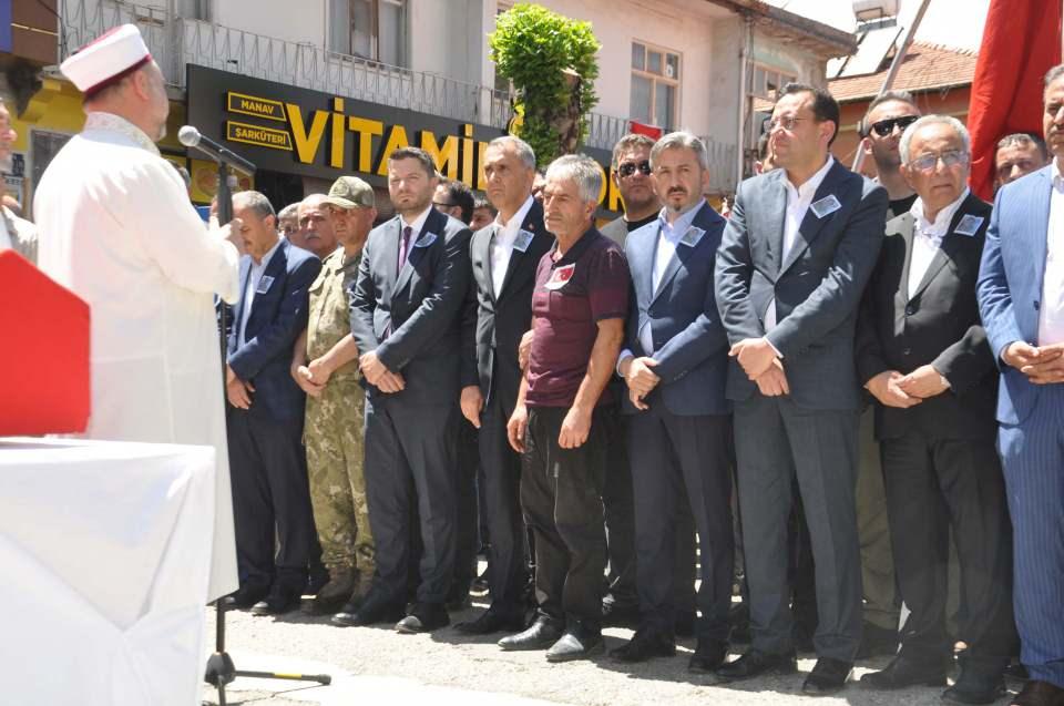 <p>Şehit Sözleşmeli Er Özer, son yolculuğuna uğurlandı</p>

<p> </p>
