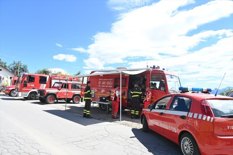 <p>İtalyan pilot ile birlikte içinde 7 kişinin bulunduğu helikopterin, Lucca’dan Treviso’ya gitmek üzere havalandığı ancak Modena civarında radardan kaybolduğu öğrenilmiştir." ifadelerini kullanmıştı.</p>
