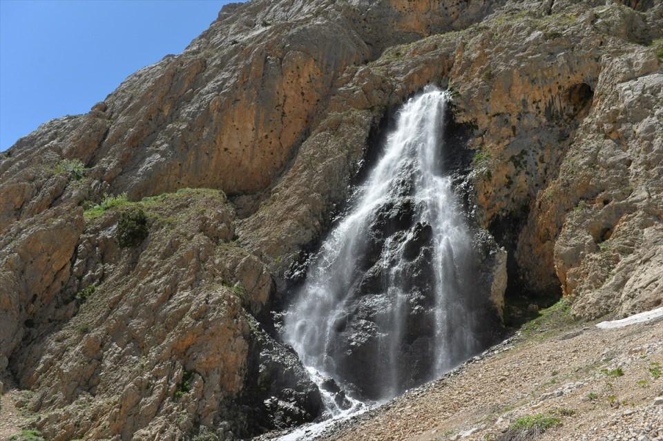 <p>Doğaseverlerden Saniye İldeniz de Tunceli'nin ruhu dinlendiren bir doğaya sahip olduğunu, kıymetinin bilinmesi gerektiğini söyledi.</p>

<p> </p>

