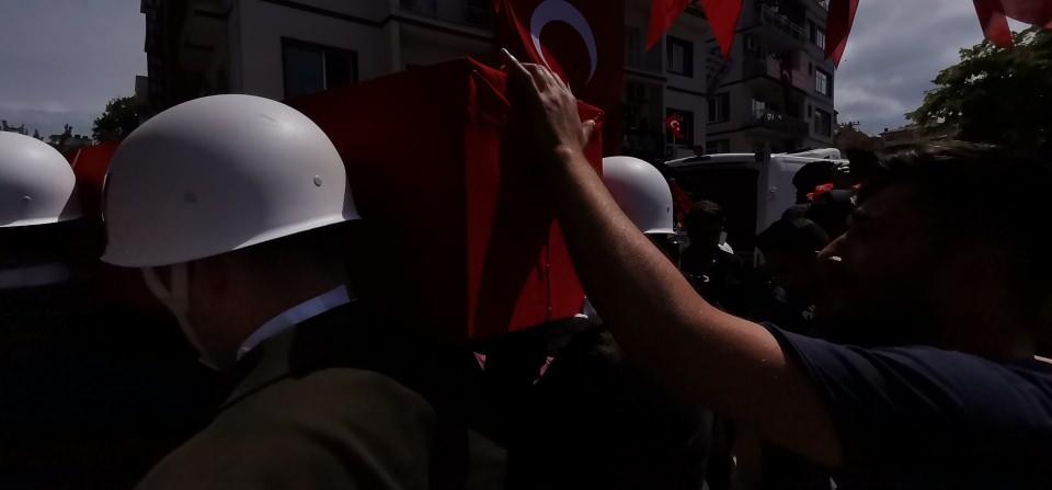 <p>Şehit Uzman Çavuş Demir, son yolculuğuna uğurlandı</p>

<p> </p>
