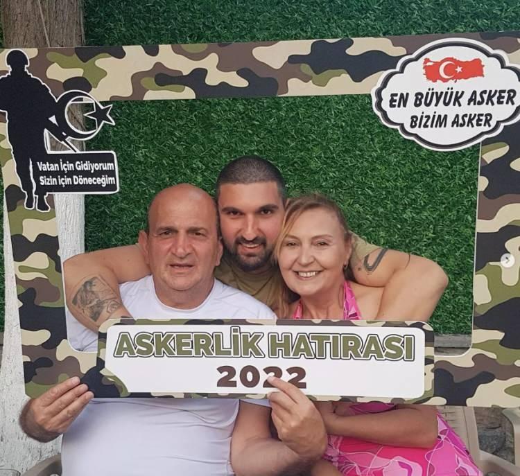 <p><span style="color:#000080"><strong>"Güle güle git güle güle gel oğlum kendine iyi bak. Bizim için iyi bak... Baban ve benim için hayattaki en değerlimiz sensin seni çok seviyorum." </strong></span><a href="https://www.yasemin.com/"><span style="color:#F0F8FF"><strong>(Yasemin.com)</strong></span></a></p>