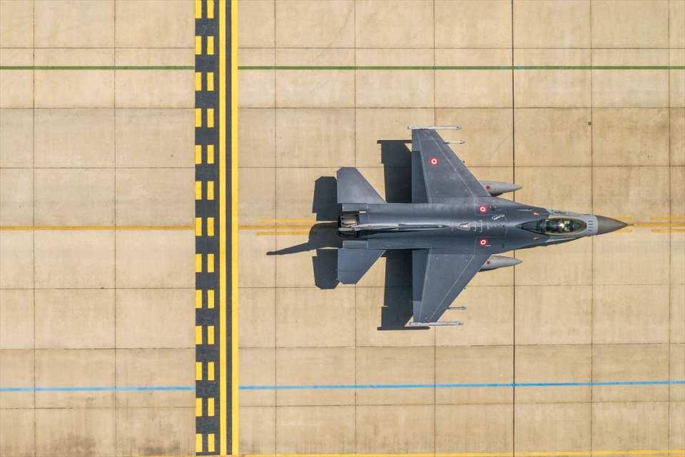 <p>Hava Kuvvetleri Komutanlığının aldığı bu tedbirler sayesinde eksilen pilot ihtiyacını tamamlayarak başarılı harekatların icra edildiği belirtildi.</p>
<p> </p>