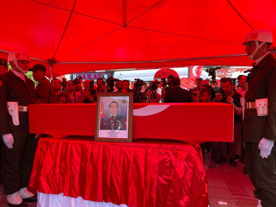 <p>Türk Silahlı Kuvvetleri’nin, Kuzey Irak’ın Hore Tepe bölgesinde yürüttüğü Pençe- Kilit Operasyonu bölgesinde, PKK'lı teröristlerce yola döşenen EYP’nin infilak etmesi sonucu ağır yaralanan ve kaldırıldığı hastanede yapılan tüm müdahaleye rağmen şehit olan İstihkam Uzman Çavuş Gökhan Demir, için memleketi Ordu'nun Ünye ilçesinde tören düzenlendi.</p>
