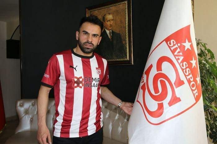 <p>Murat Paluli</p>

<p>Göztepe -> Sivasspor</p>

<p>Bonservis: Bedelsiz</p>
