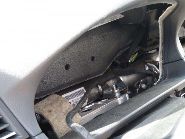 <p>Sonra şüphelilerden biri otomobilin camını kırarak aracın içine giriyor. Hayalet gösterge ve otomobildeki 12 bin doları çalan hırsızlar geldikleri motosikletle uzaklaşıyor. Polis olayla ilgili çalışma başlattı.</p>

<p> </p>

<p> </p>
