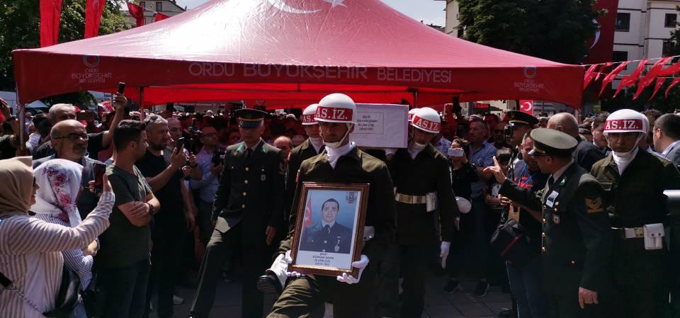 <p>Şehit Uzman Çavuş Demir, son yolculuğuna uğurlandı</p>

<p> </p>
