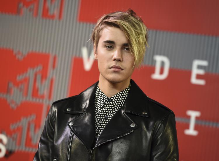 <p><strong>28 yaşındaki Justin Bieber, pandemi sürecinden sonrada yapılacak bir kaç tane dev konserini iptal etmesi ardındna büyük tepkiler toplamıştı. Sağşık sorunlarıyla uğraştığını belirten Bieber, henüz o zamanlar hangi hastalıktan muzdarip olduğunu belirtmemişti. </strong></p>
