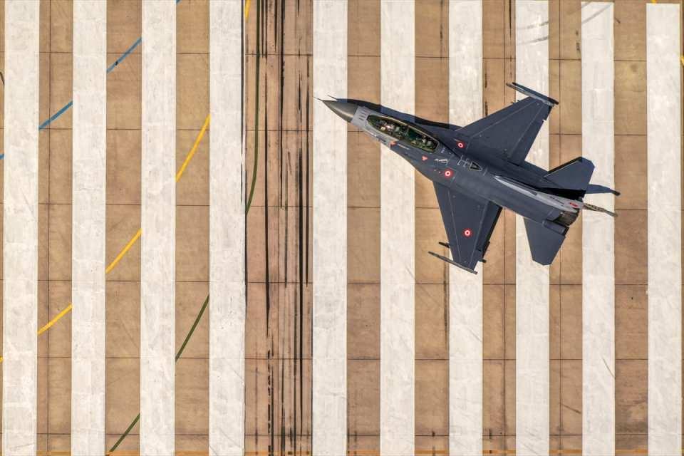 <p><strong>Pilot ihtiyacını karşılamak için bir dizi tedbir uygulamaya konuldu</strong></p>
<p>FETÖ'nün 15 Temmuz 2016'daki darbe girişiminin ardından eksilen pilot ihtiyacını karşılamak amacıyla Türk Hava Kuvvetleri, bir dizi tedbir aldı. </p>
<p> </p>