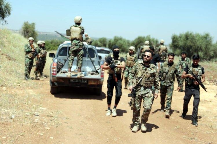 <p>Cephe hatlarında silah ve mühimmatın yanı sıra asker sayısını da artıran SMO, 24 saat olası terör saldırılarına karşı eli tetikte görev yapıyor. </p>
<p> </p>