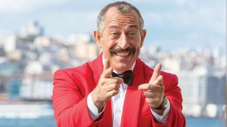 <p><span style="color:#000000"><strong>Eski filmlerindeki karakterleri ısıtıp ısıtıp izleyenlere sunan Cem Yılmaz'ın yeni projesi daha başlamadan olumsuz tepkiler almaya devam ediyor. </strong></span><a href="https://www.yasemin.com/"><span style="color:rgb(255, 255, 255)">(Yasemin.com) </span></a></p>
<p> </p>