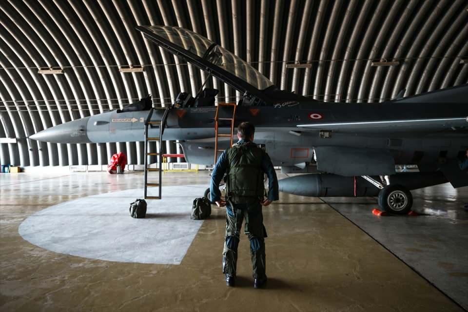 <p>Öncel Filo'da yaklaşık 8 aylık zorlu eğitimi geçen öğrenciler, donanımlı savaş pilotları olarak görevlerine başlıyor.</p>